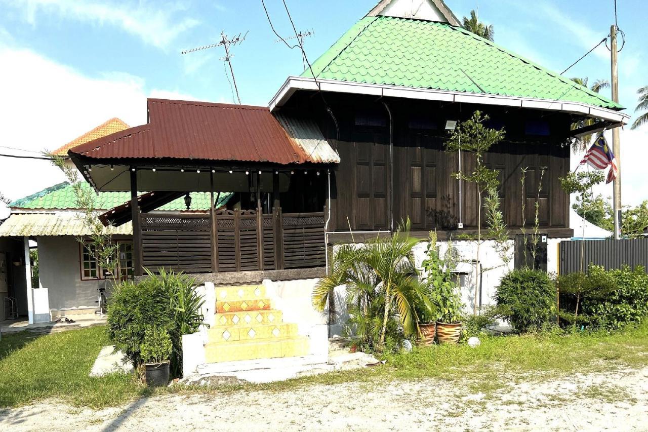 Oyo Home 90495 Homestay Kampung Kota Aur سونغاي بيتاني المظهر الخارجي الصورة